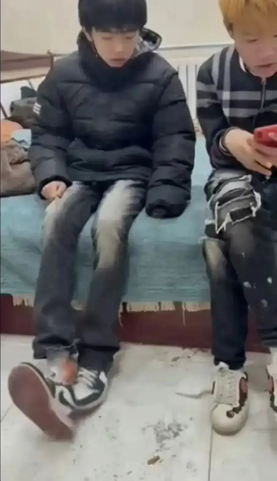 《轻奢小子二人组2026未删减蓝光珍藏版》《两个男孩校园轻奢日常完整版视频》《校园轻奢二人组无删减母带资源》《两个男生轻奢小哥高清花絮合集》